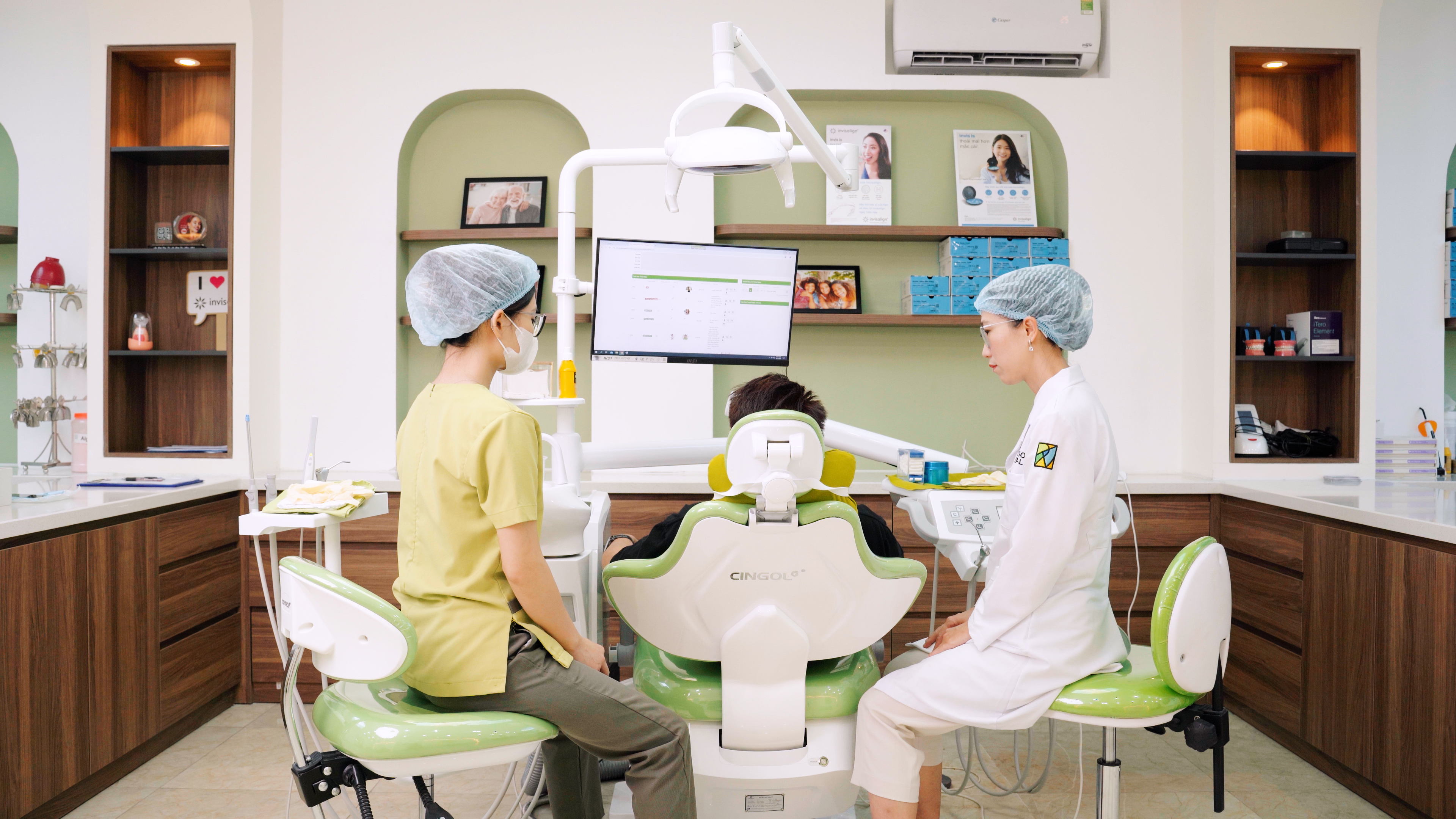 Modern treatment room at Picasso Dental Clinic with digital equipment